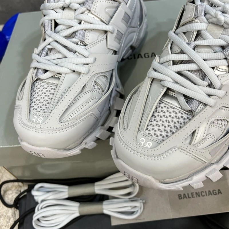 WellDesigned Bxlxnciaga Sneakers 109934