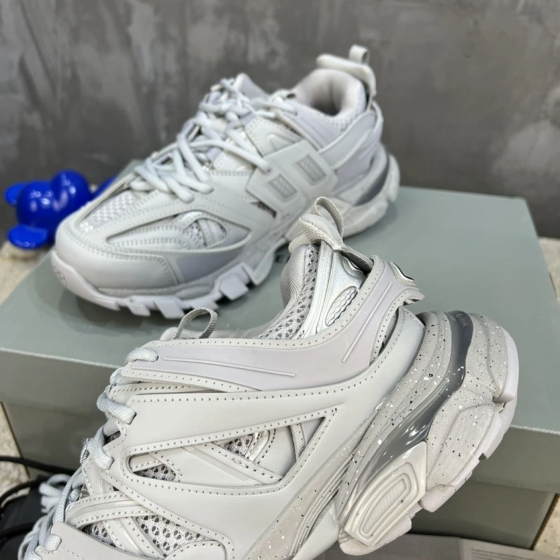 WellDesigned Bxlxnciaga Sneakers 109934