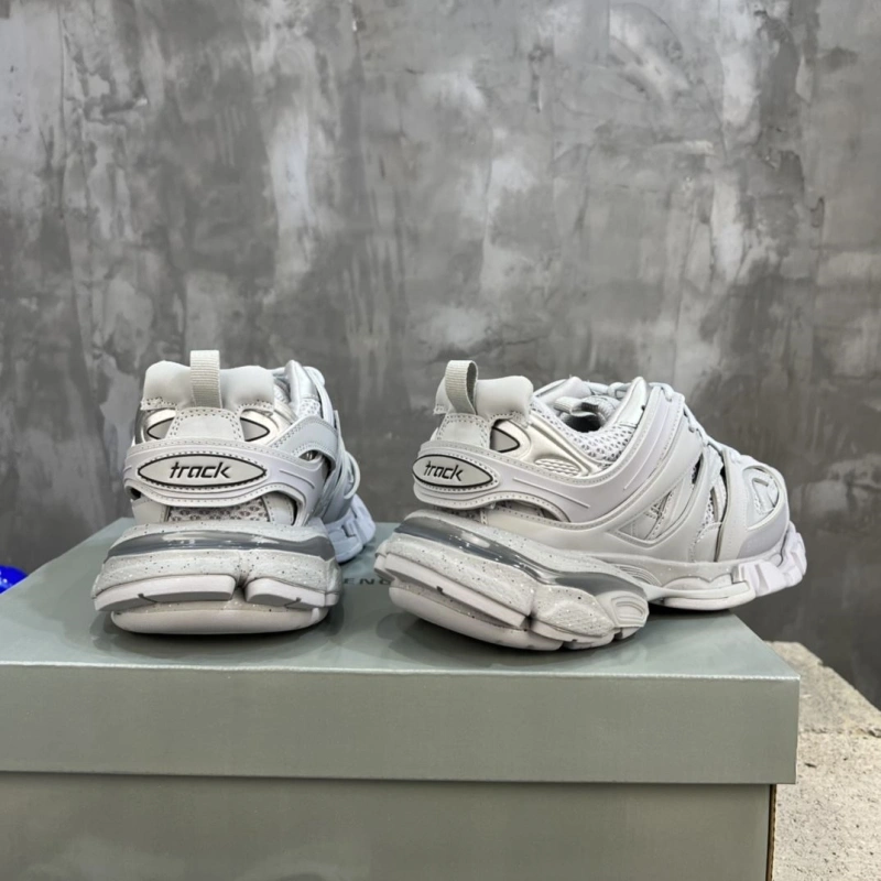 WellDesigned Bxlxnciaga Sneakers 109934