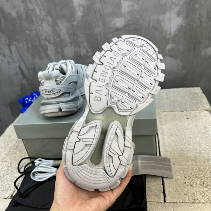 WellDesigned Bxlxnciaga Sneakers 109934