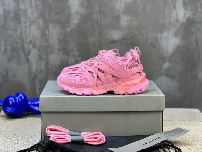Versatile Bxlxnciaga Sneakers 109906