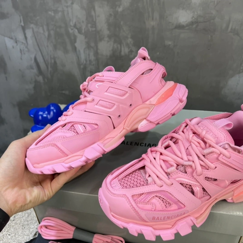 Versatile Bxlxnciaga Sneakers 109906