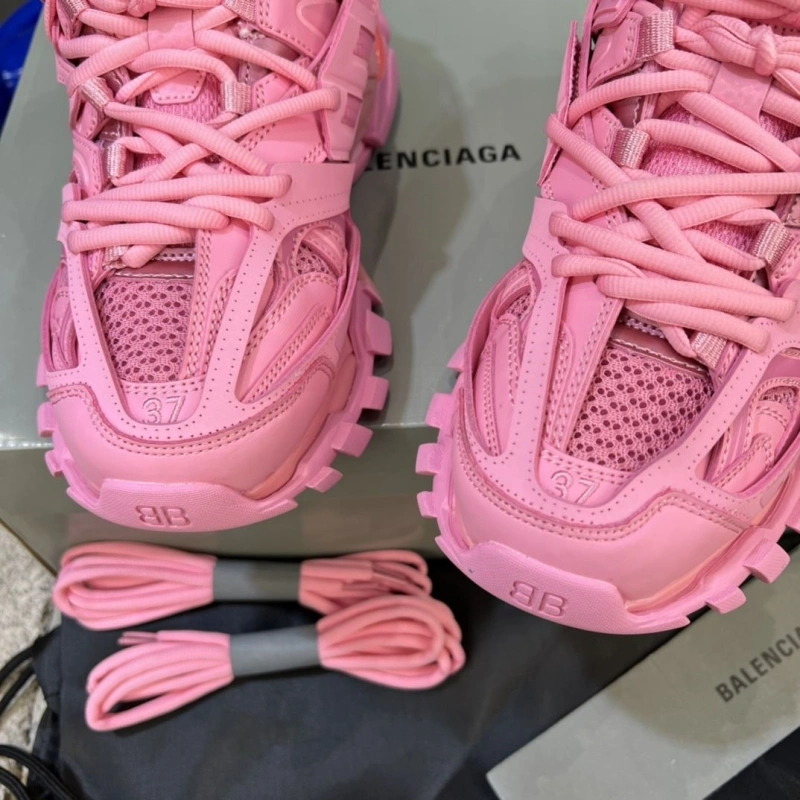 Versatile Bxlxnciaga Sneakers 109906