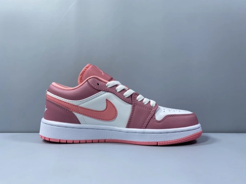 Cozy Bxrbxrry Sneakers 115314