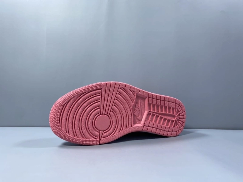 Cozy Bxrbxrry Sneakers 115314