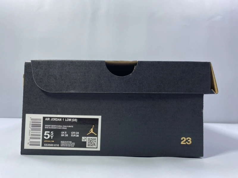 Cozy Bxrbxrry Sneakers 115314