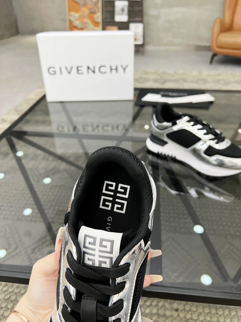 Gxvxnchy Sneakers EyeCatching 153969