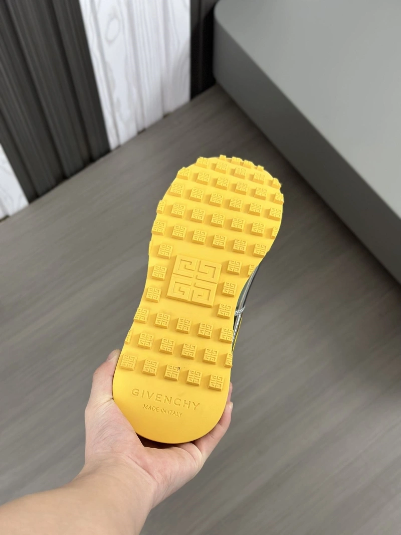 Gxvxnchy Sneakers HighQuality 153937