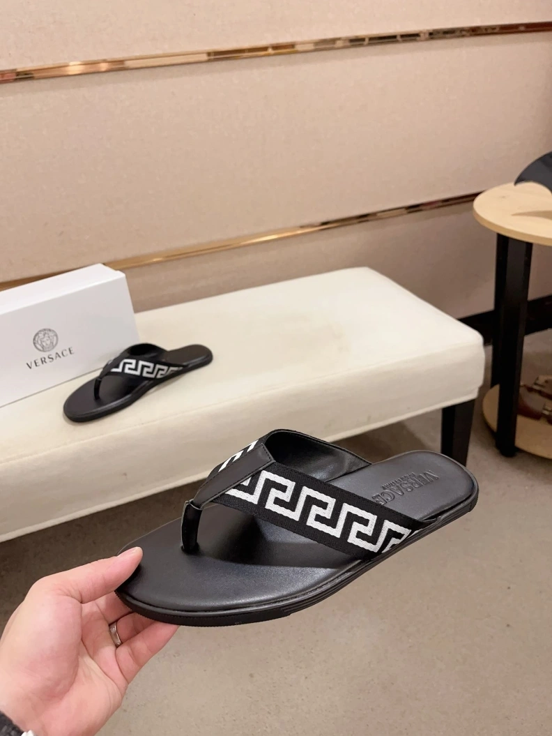 Timeless Gxvxnchy Slippers 152759