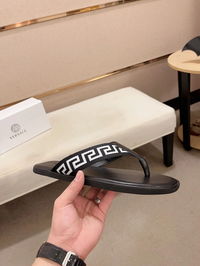 Timeless Gxvxnchy Slippers 152759