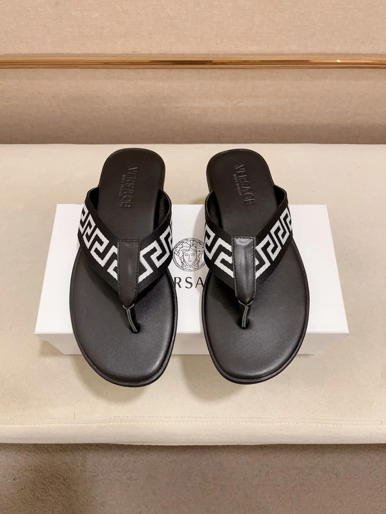 Timeless Gxvxnchy Slippers 152759
