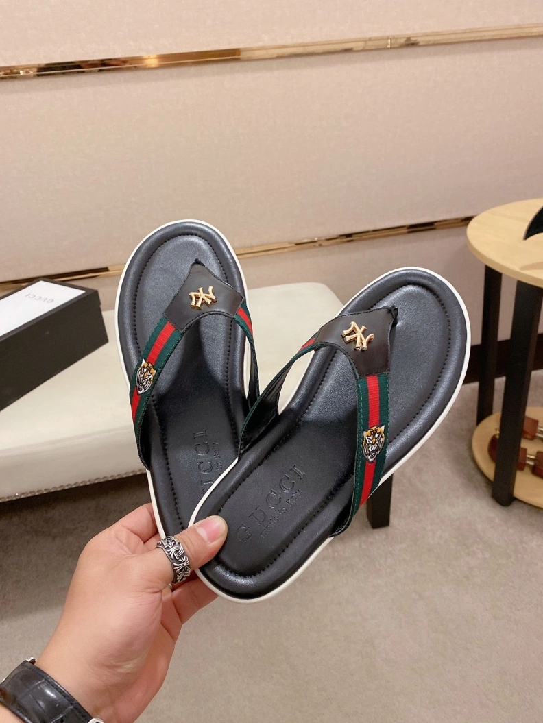 Versatile Gxccx Slippers 156595