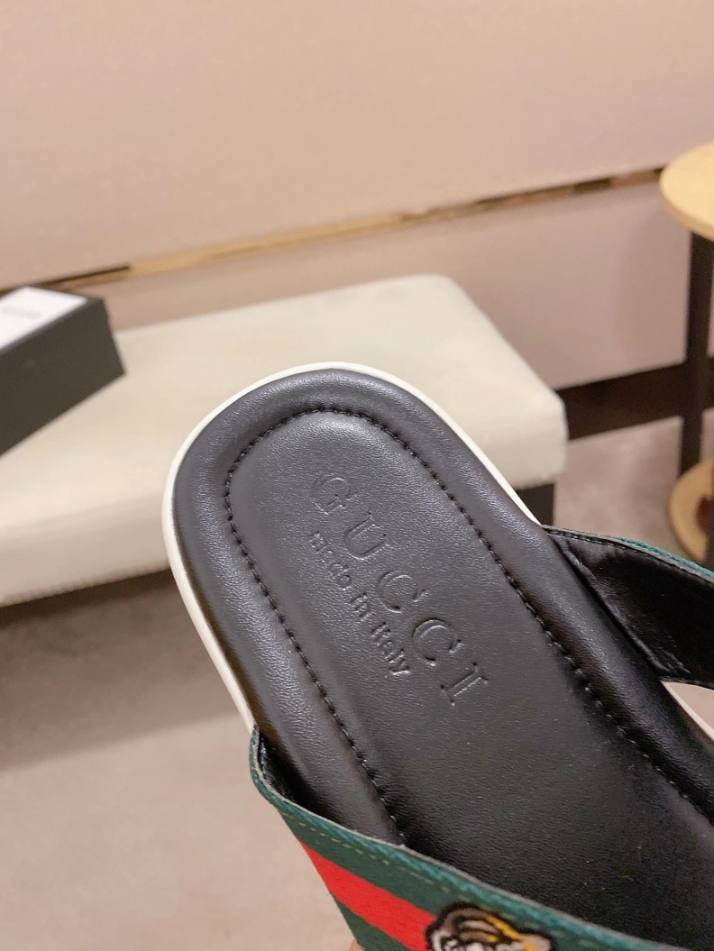Versatile Gxccx Slippers 156595