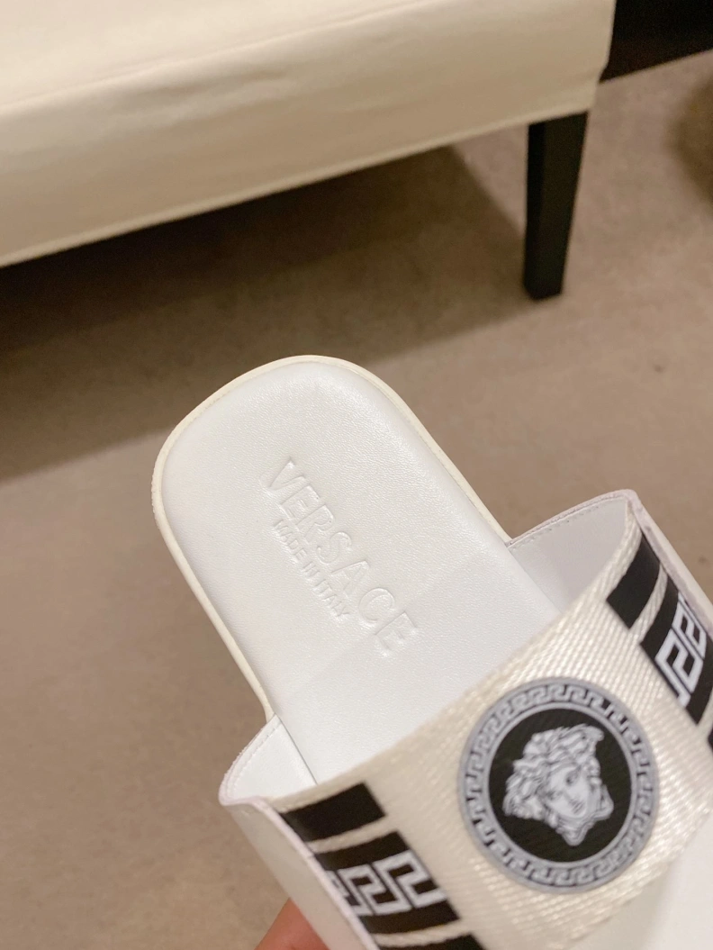 Bold Gxvxnchy Slippers 152756