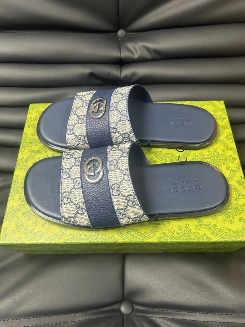 Versatile Gxccx Slippers 156590