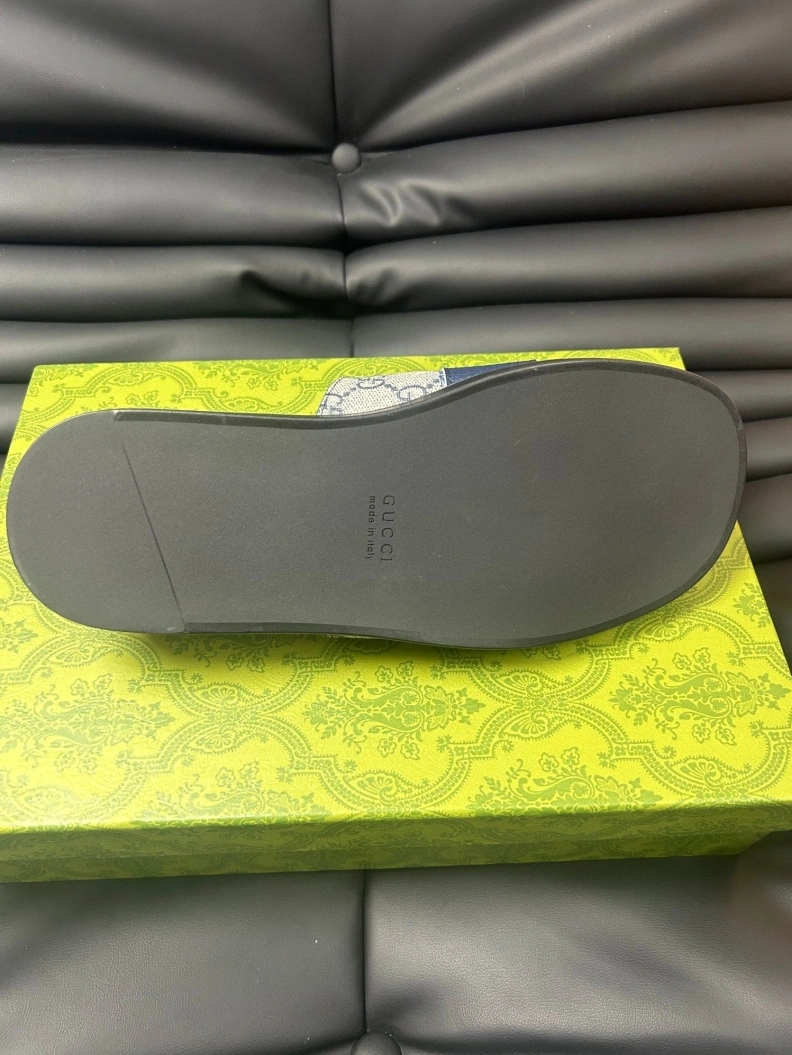 Versatile Gxccx Slippers 156590
