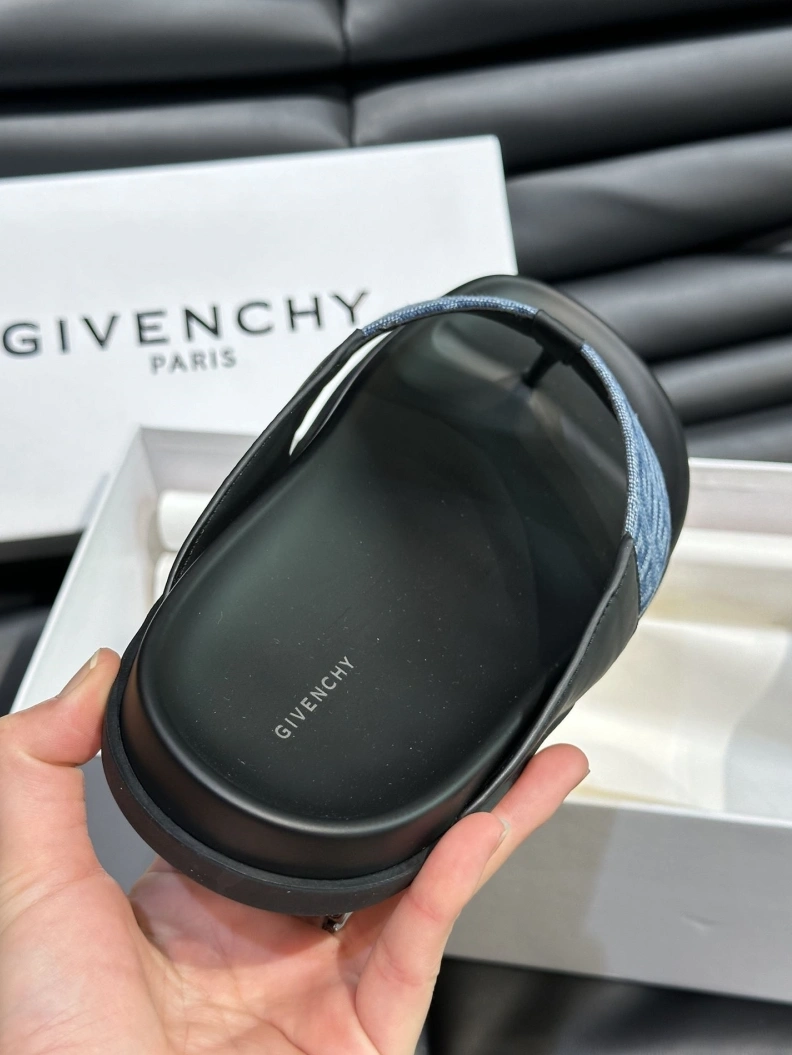 GoodFit Gxvxnchy Slippers 152752