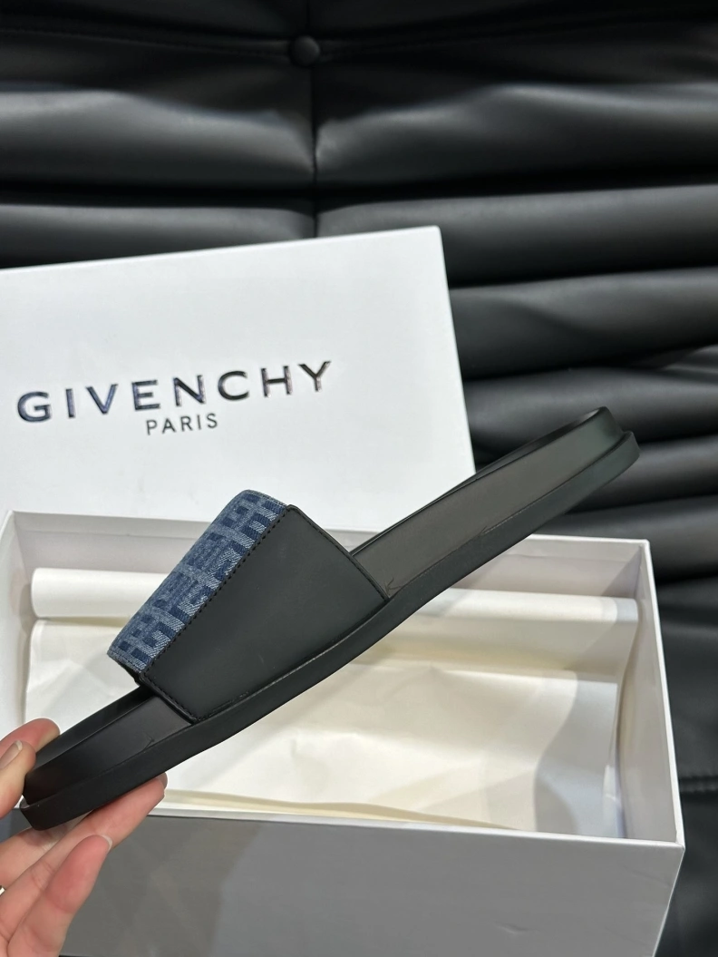 Elegant Gxvxnchy Slippers 152754