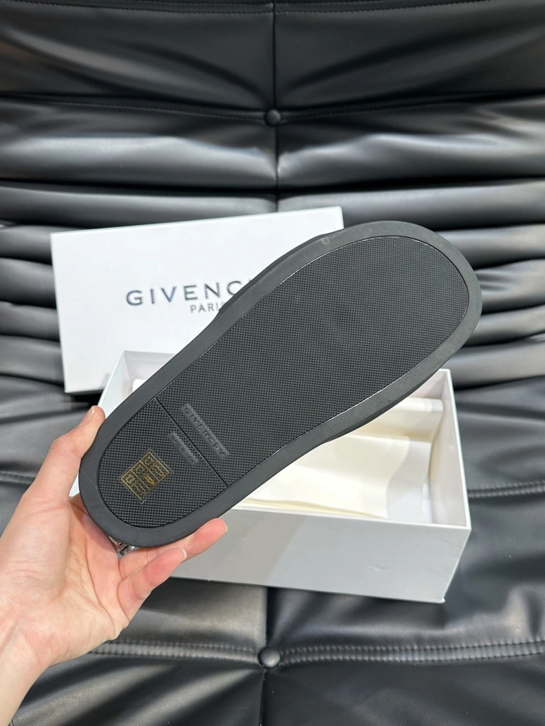 Elegant Gxvxnchy Slippers 152754