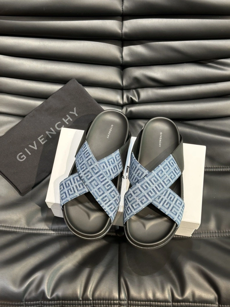 Minimalist Gxvxnchy Slippers 152751