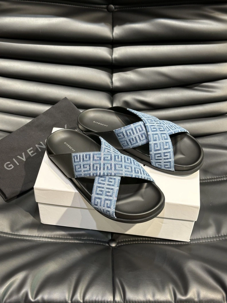 Minimalist Gxvxnchy Slippers 152751