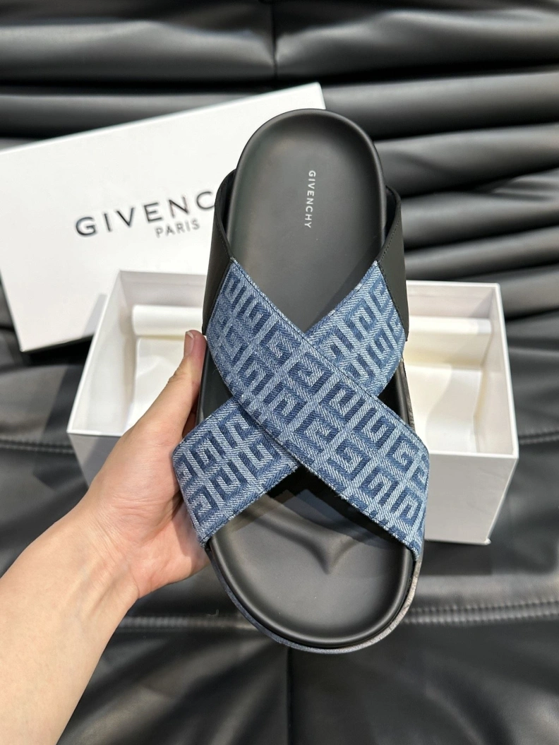 Minimalist Gxvxnchy Slippers 152751