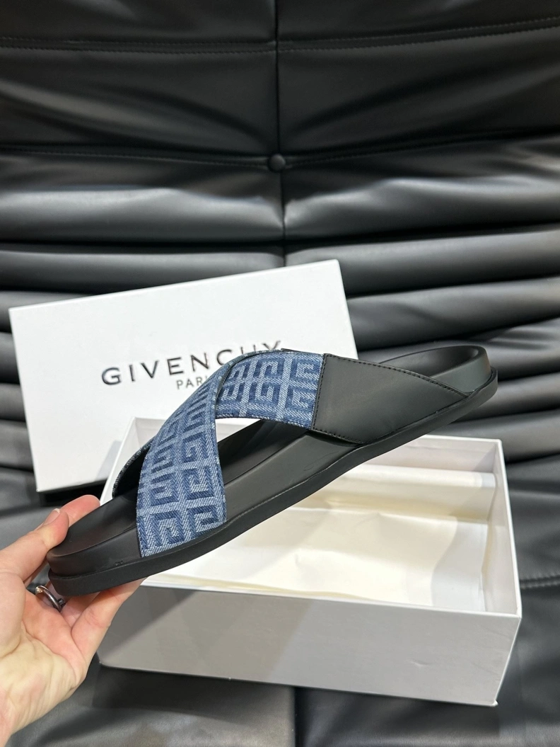 Minimalist Gxvxnchy Slippers 152751