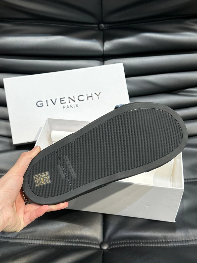 Minimalist Gxvxnchy Slippers 152751