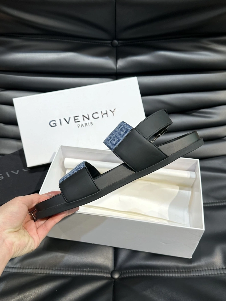 StreetReady Gxvxnchy Slippers 152746
