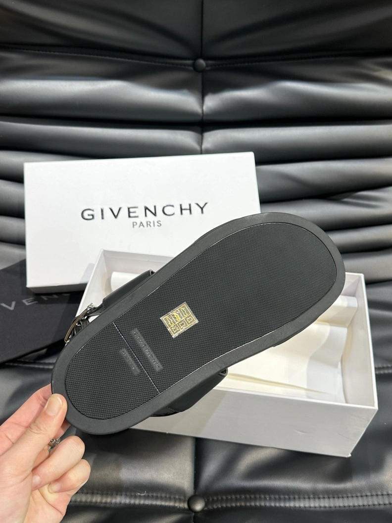 StreetReady Gxvxnchy Slippers 152746