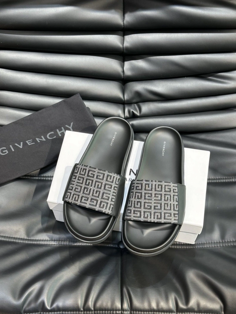 AllSeason Gxvxnchy Slippers 152749