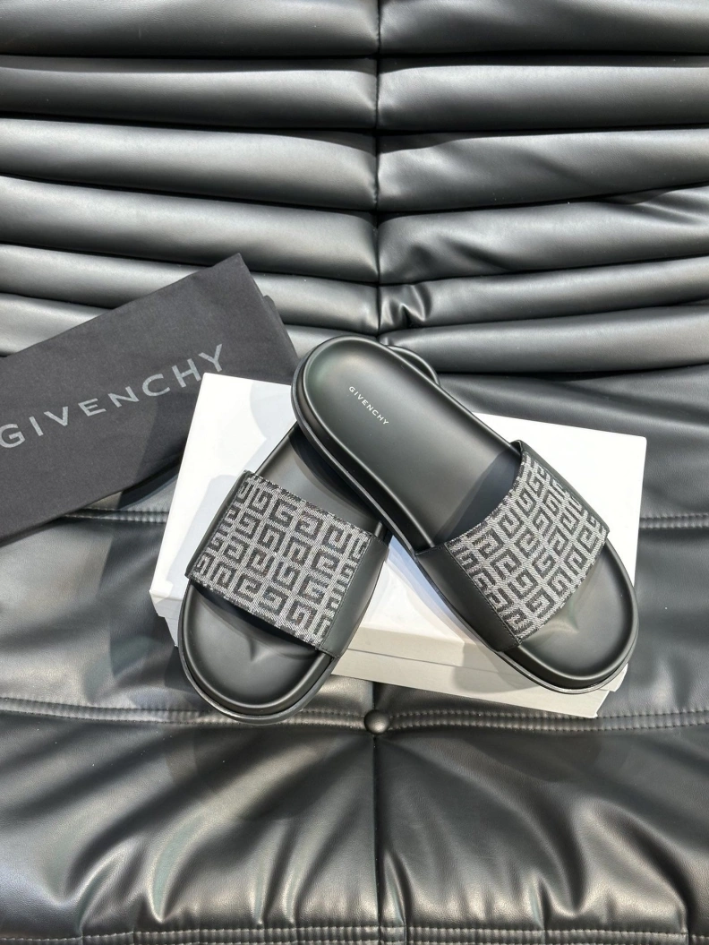 AllSeason Gxvxnchy Slippers 152749