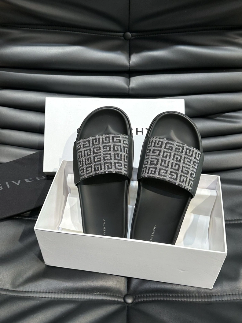 AllSeason Gxvxnchy Slippers 152749