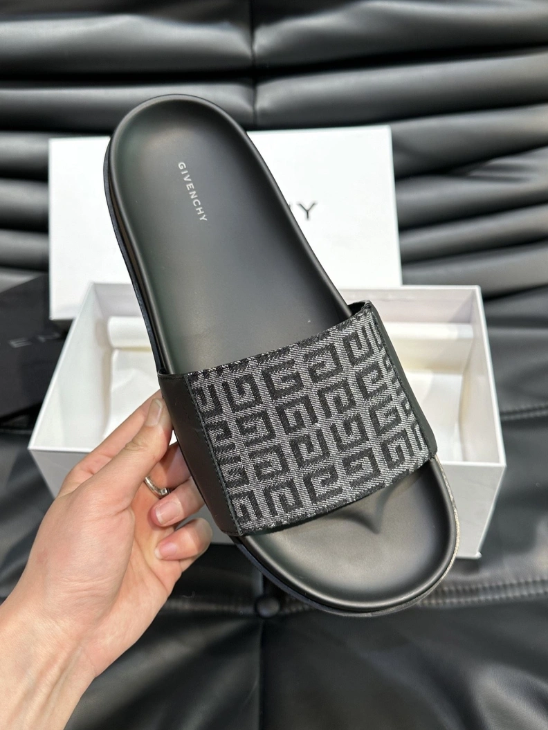 AllSeason Gxvxnchy Slippers 152749
