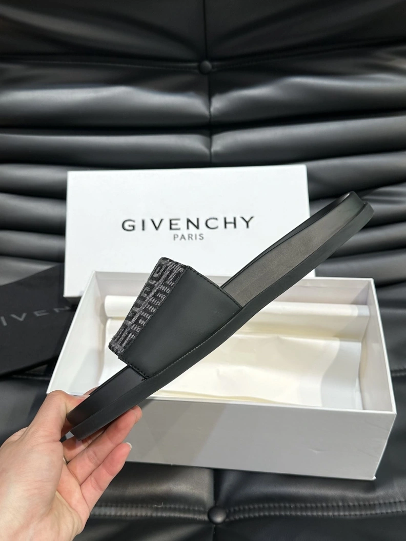 AllSeason Gxvxnchy Slippers 152749