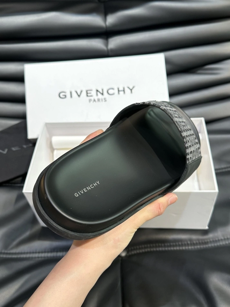AllSeason Gxvxnchy Slippers 152749