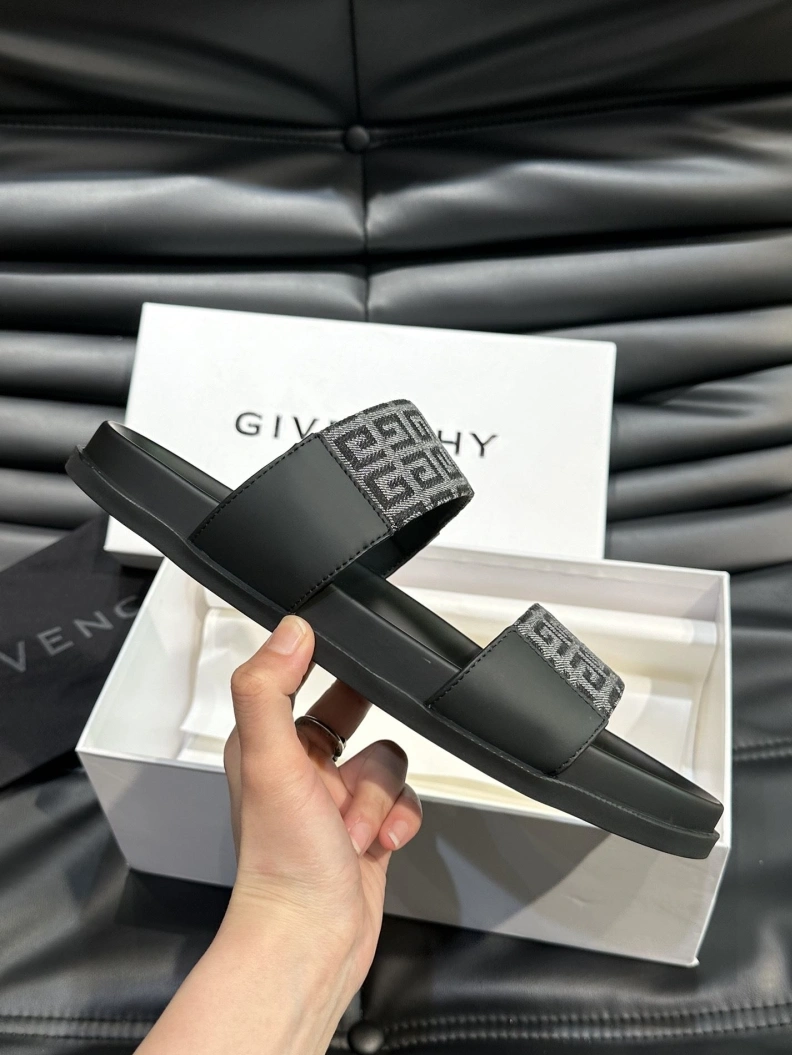 Durable Gxvxnchy Slippers 152748