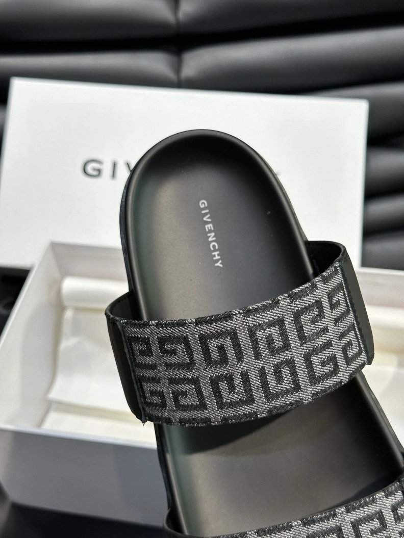 Durable Gxvxnchy Slippers 152748