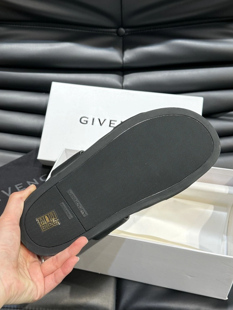 Durable Gxvxnchy Slippers 152748