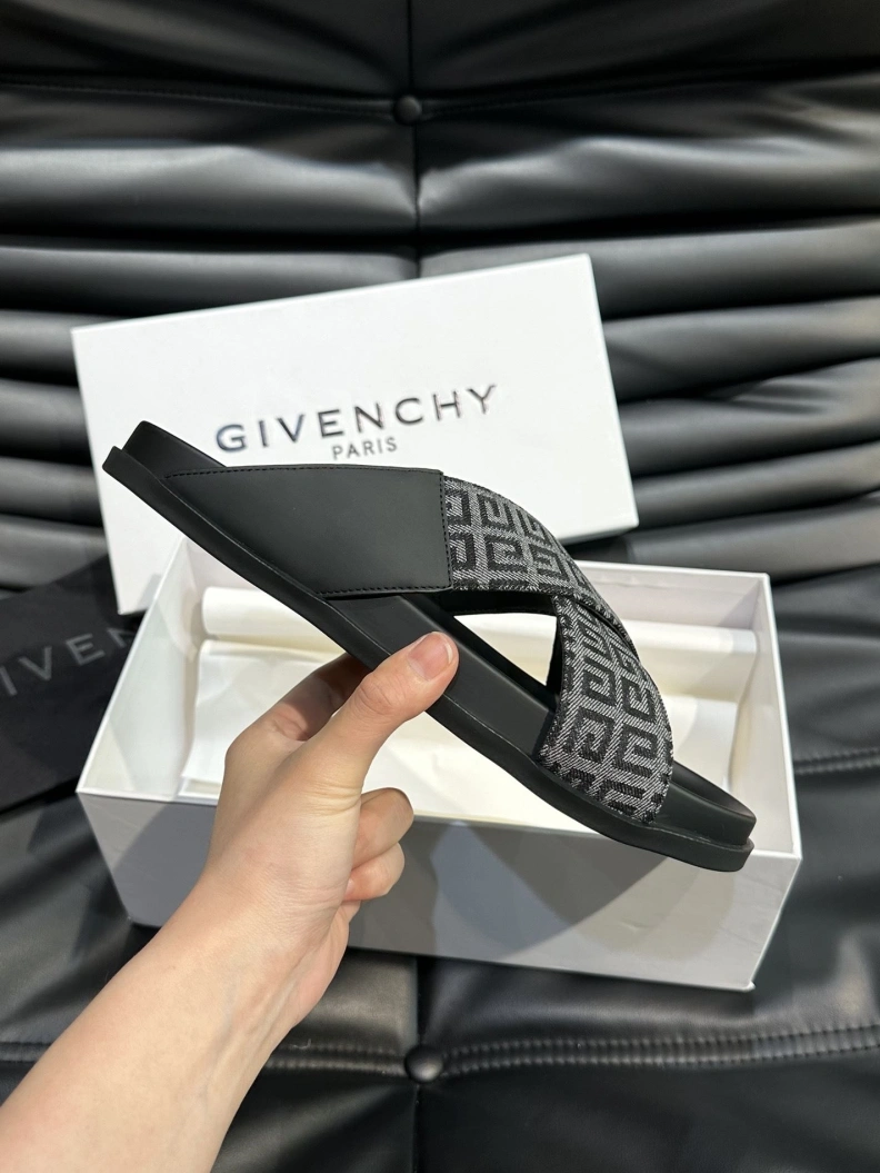 Gxvxnchy Slippers Vibrant 152744