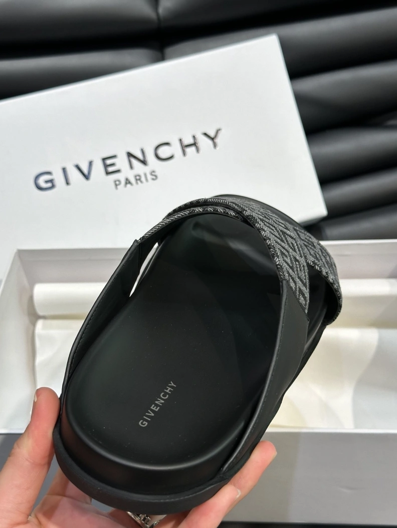 Gxvxnchy Slippers Vibrant 152744