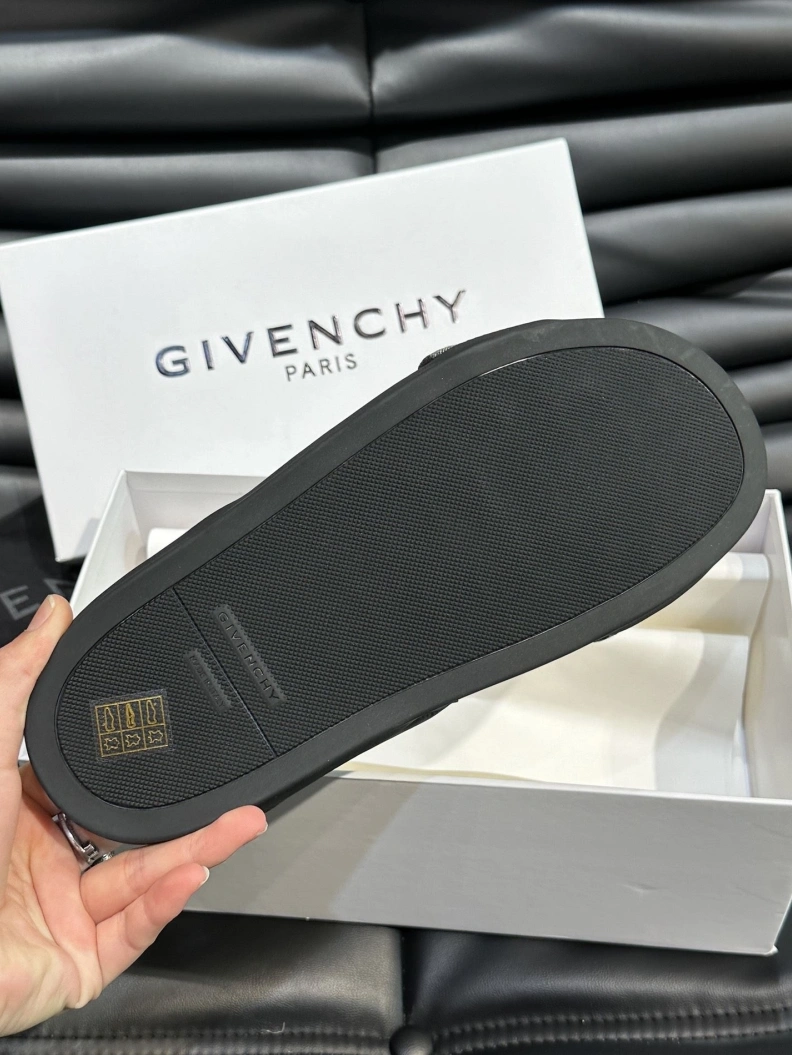 Gxvxnchy Slippers Vibrant 152744