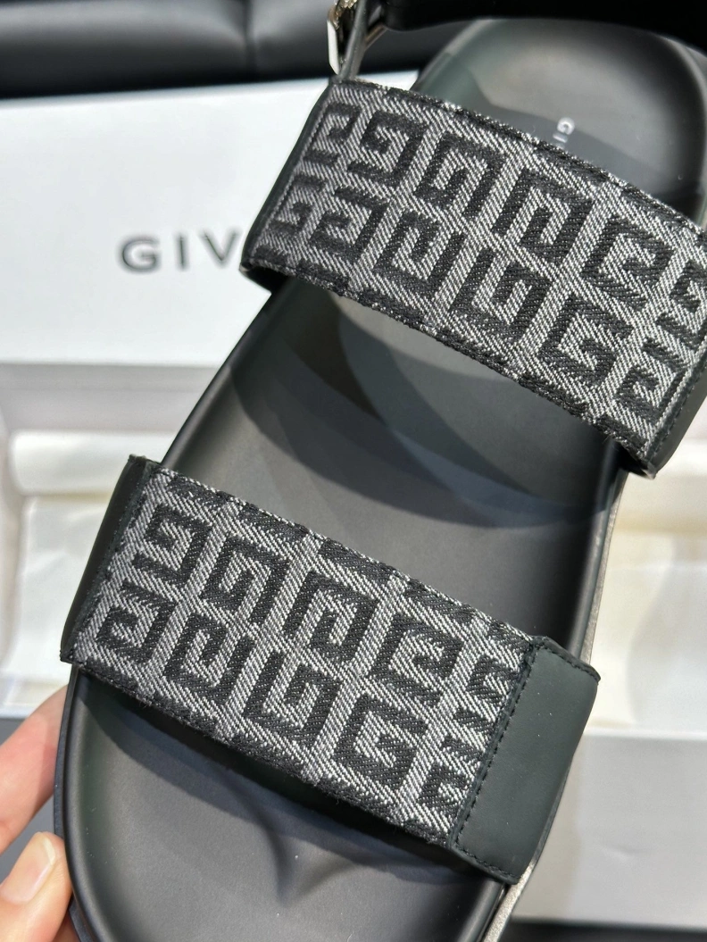UrbanStyle Gxvxnchy Slippers 152747