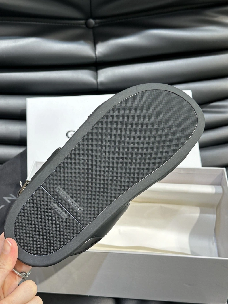 UrbanStyle Gxvxnchy Slippers 152747