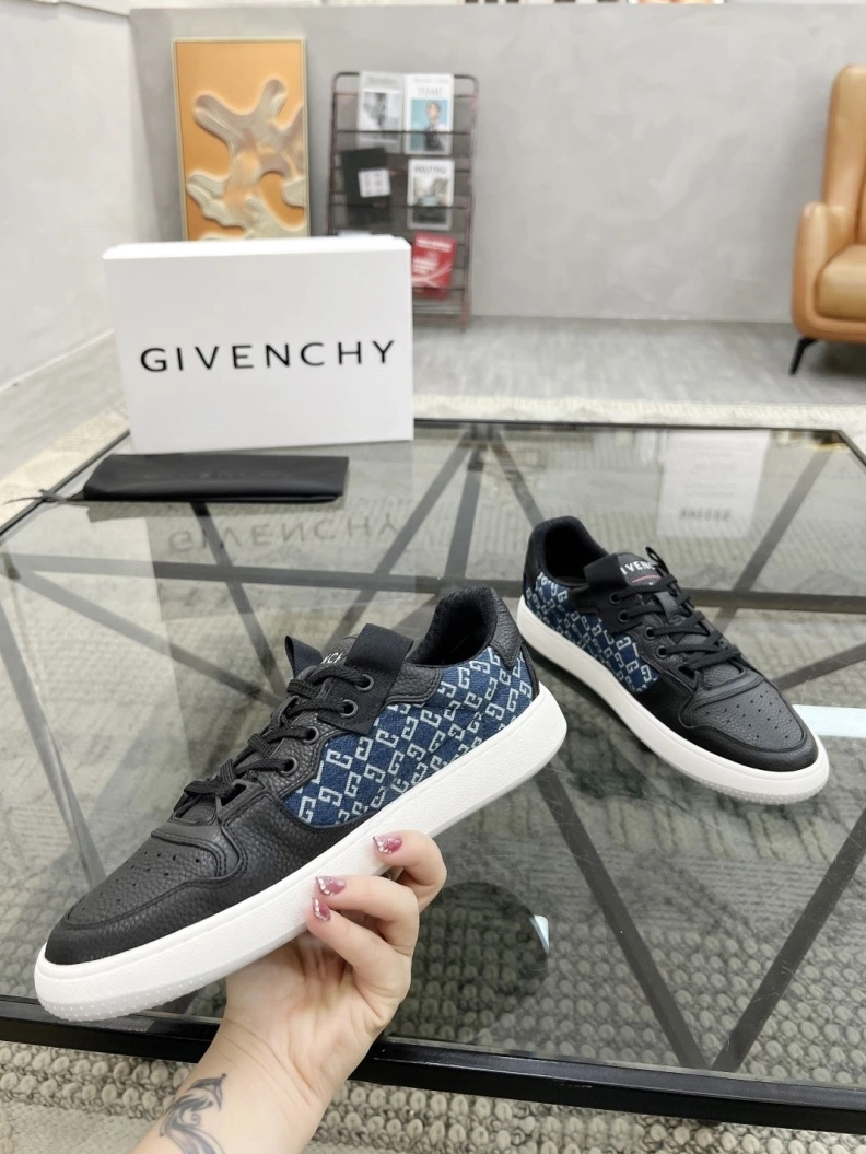 Gxvxnchy Sneakers Compact 152681