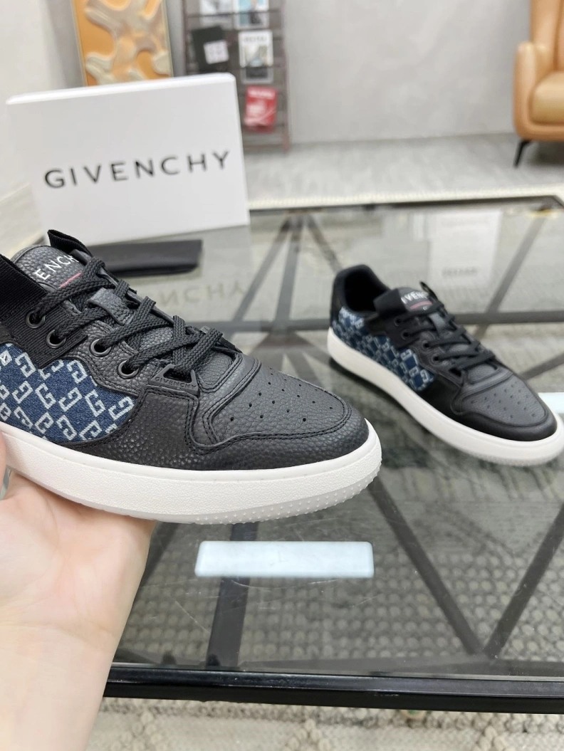 Gxvxnchy Sneakers Compact 152681