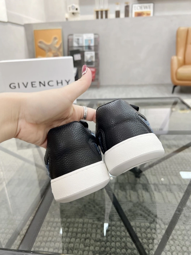 Gxvxnchy Sneakers Compact 152681