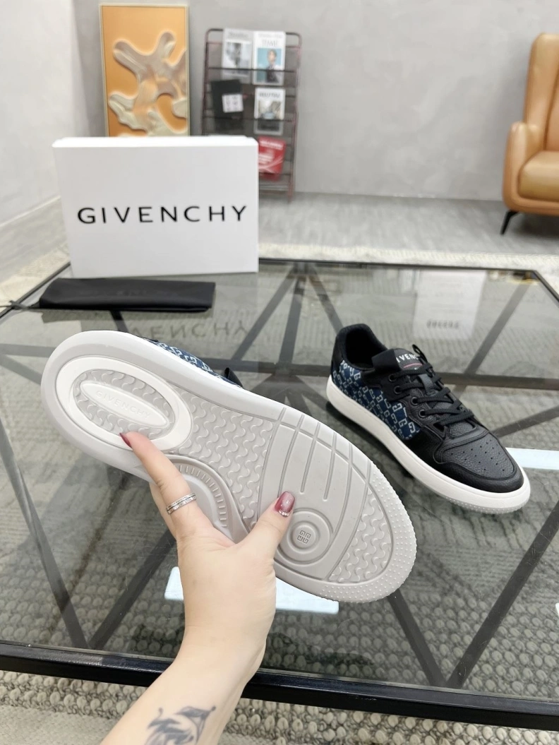 Gxvxnchy Sneakers Compact 152681