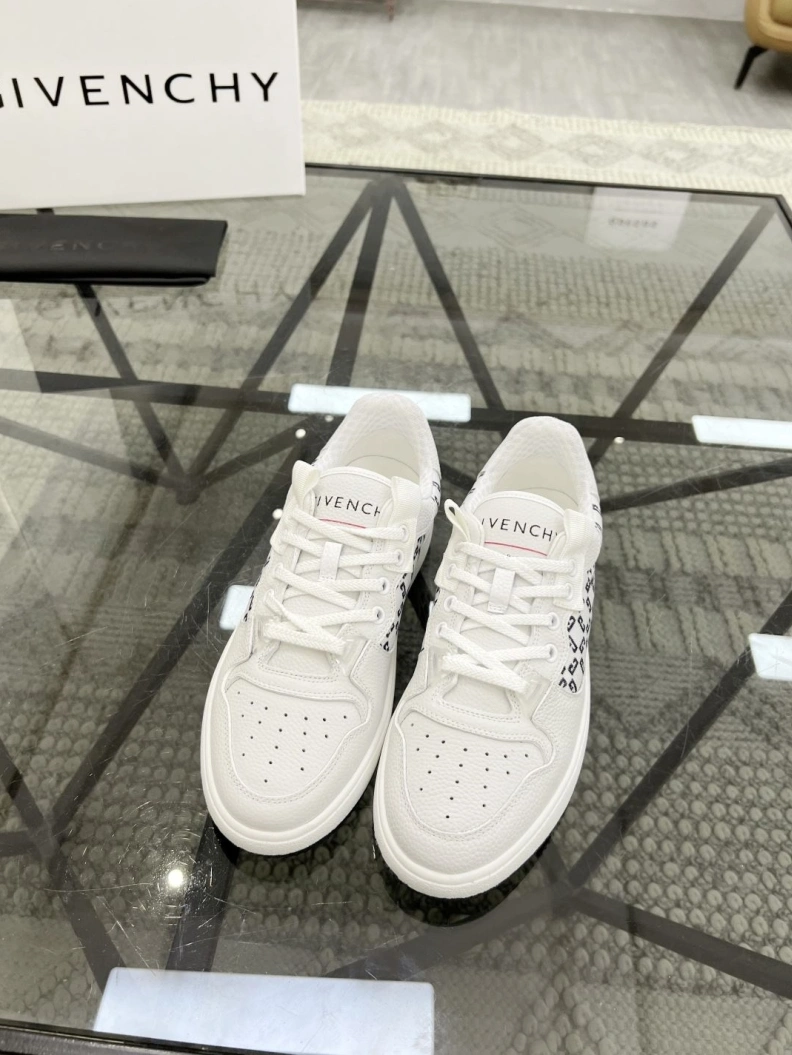 Gxvxnchy Sneakers AllSeason 152684