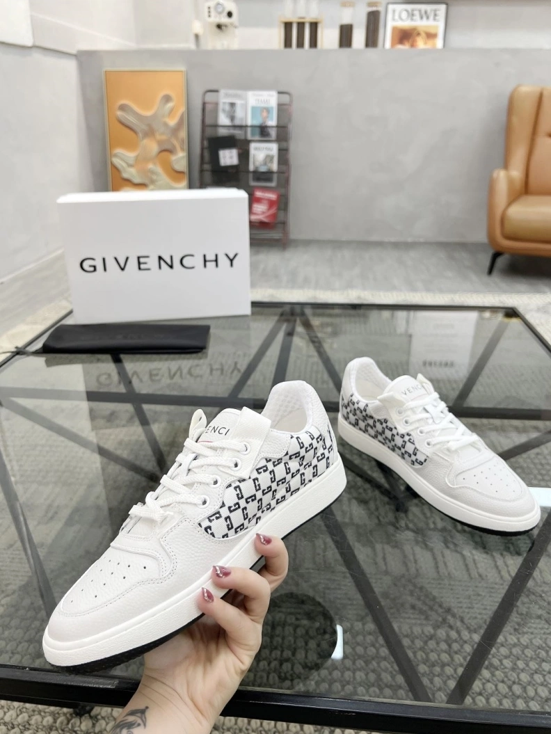 Gxvxnchy Sneakers AllSeason 152684